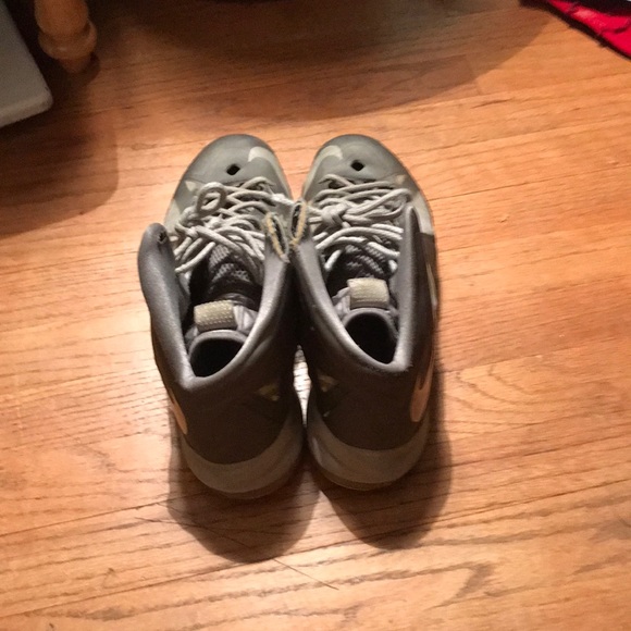 Men’s size 12 lebron 10 - Picture 3 of 5